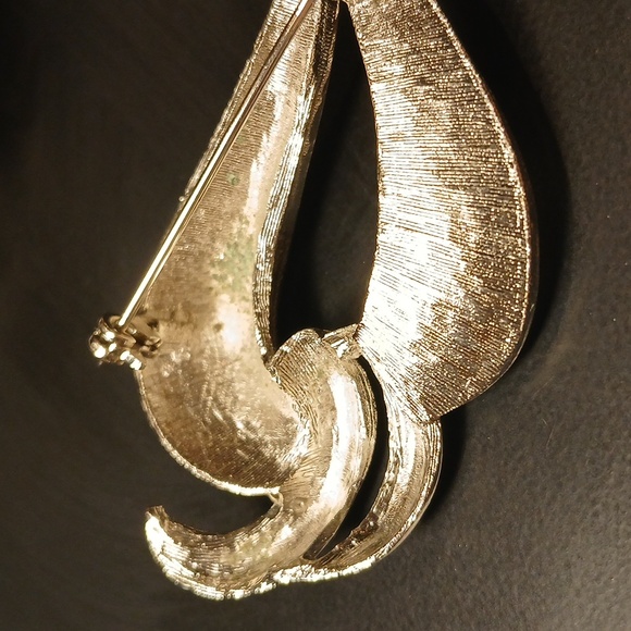 Vintage Silvertone Swirl Brooch Pin Womens Costume Jewelry - Picture 8 of 12
